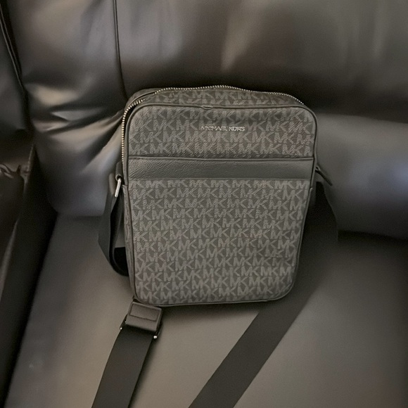 MK Bag - Picture 1 of 2